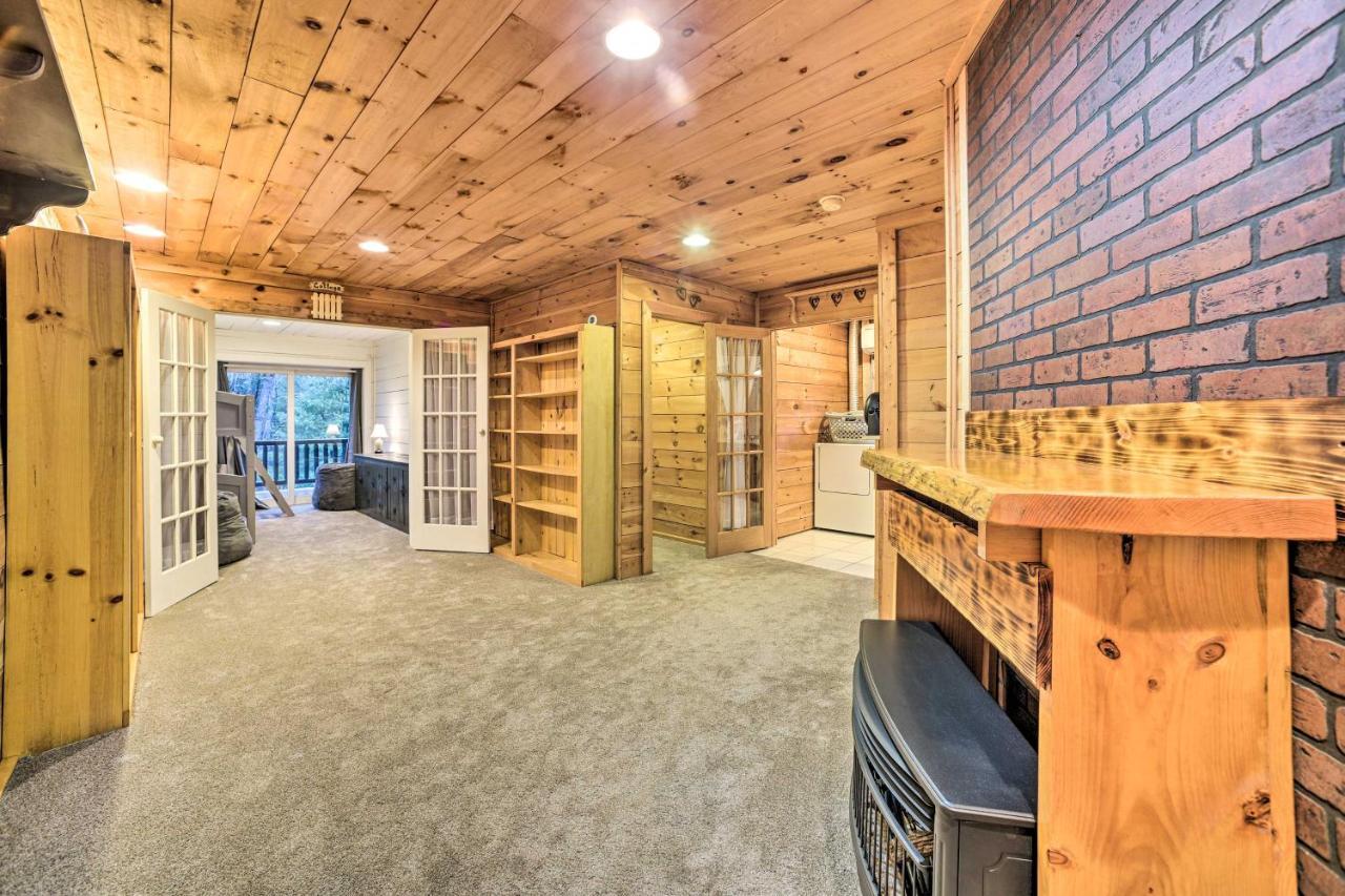Spacious Cabin With Decks Near Saratoga Springs Middle Grove Exterior foto
