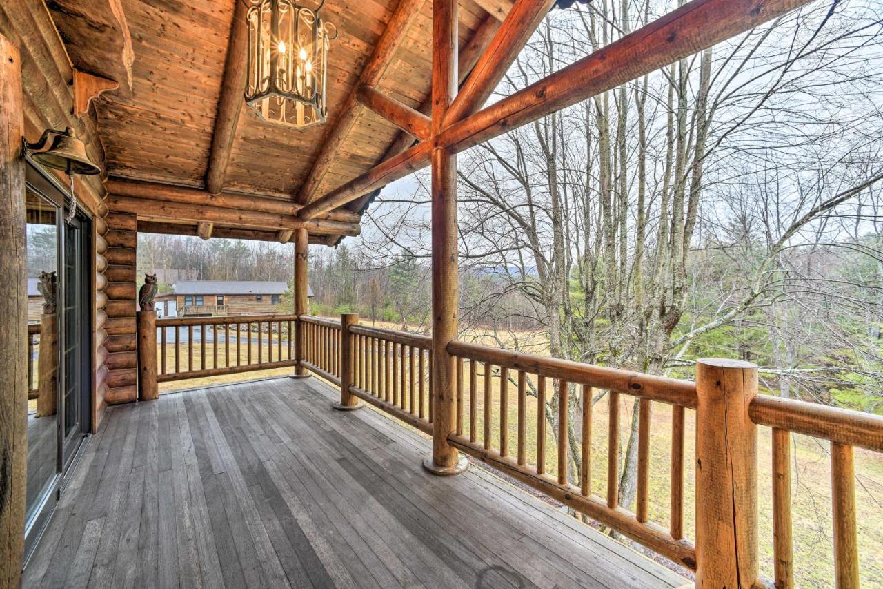 Spacious Cabin With Decks Near Saratoga Springs Middle Grove Exterior foto