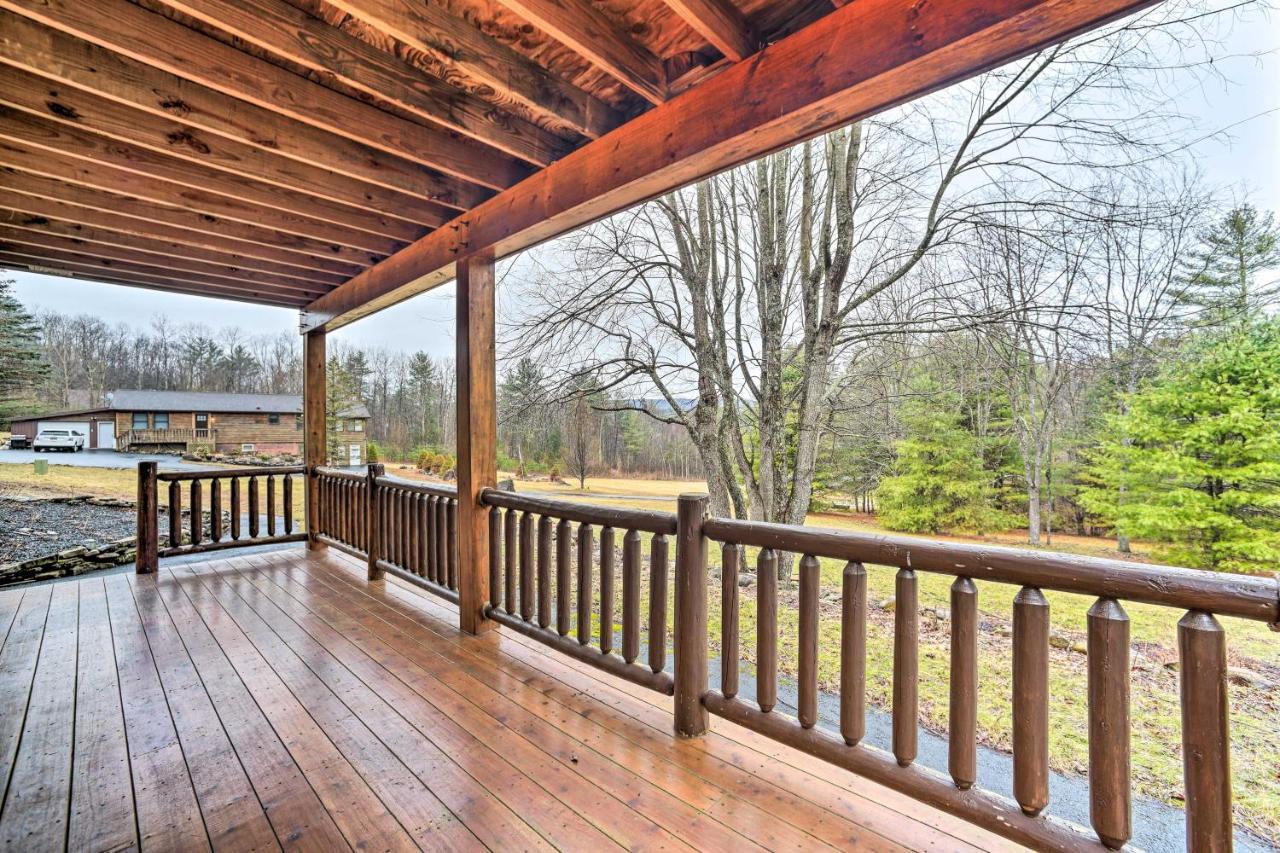 Spacious Cabin With Decks Near Saratoga Springs Middle Grove Exterior foto
