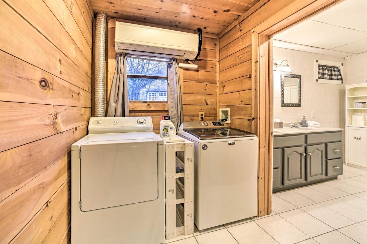 Spacious Cabin With Decks Near Saratoga Springs Middle Grove Exterior foto