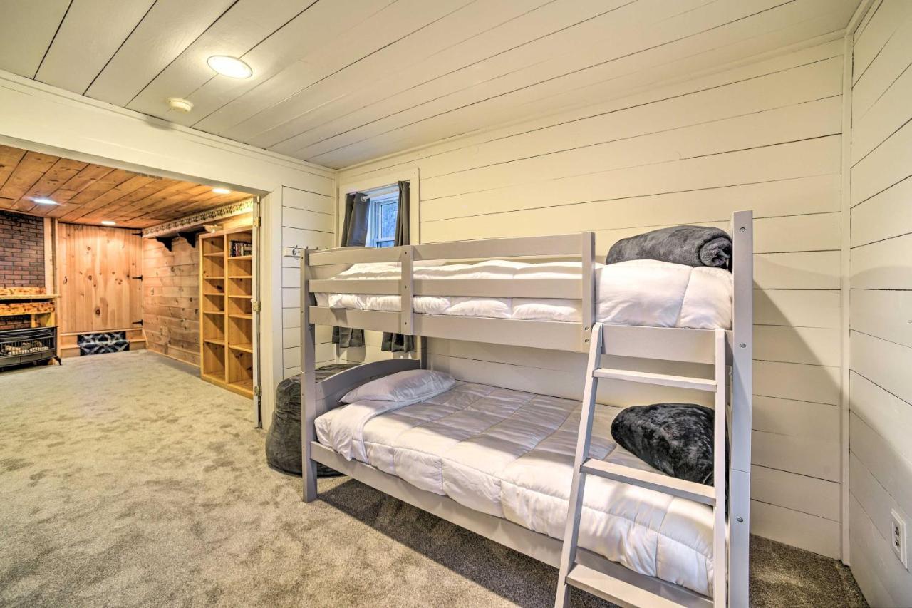 Spacious Cabin With Decks Near Saratoga Springs Middle Grove Exterior foto